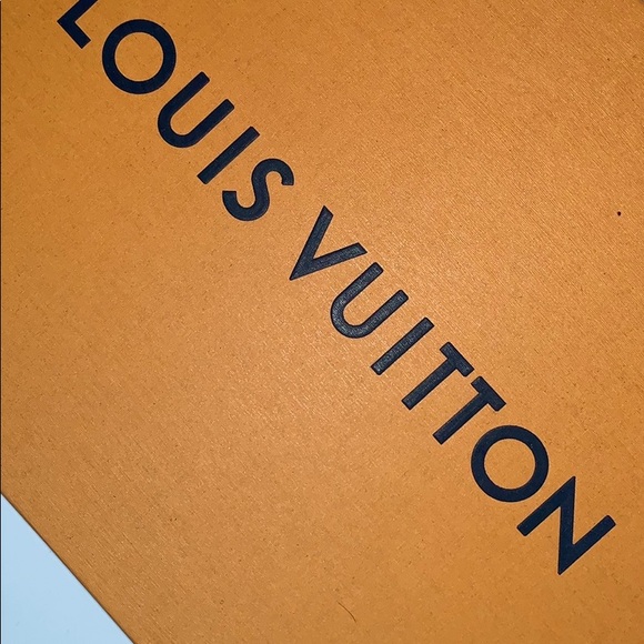 Louis Vuitton - Picture 11 of 11